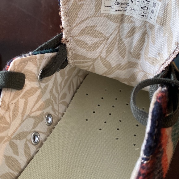 Keen Women’s Elsa wool fleece Sneaker size 9. Like new. Worn once. - Picture 5 of 10